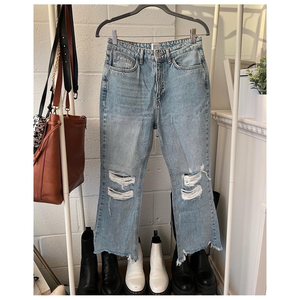 👱🏻‍♀️💎URBAN OUTFITTERS BDG Wilco Destroyed High Waisted Cropped Flare Jean